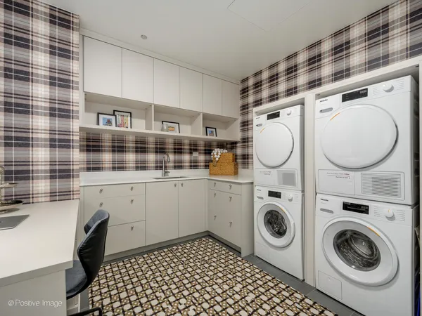 $2,950,000 | 21 North May Street, Unit 305, Chicago, IL 60607