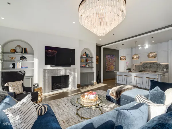 $2,950,000 | 21 North May Street, Unit 305, Chicago, IL 60607