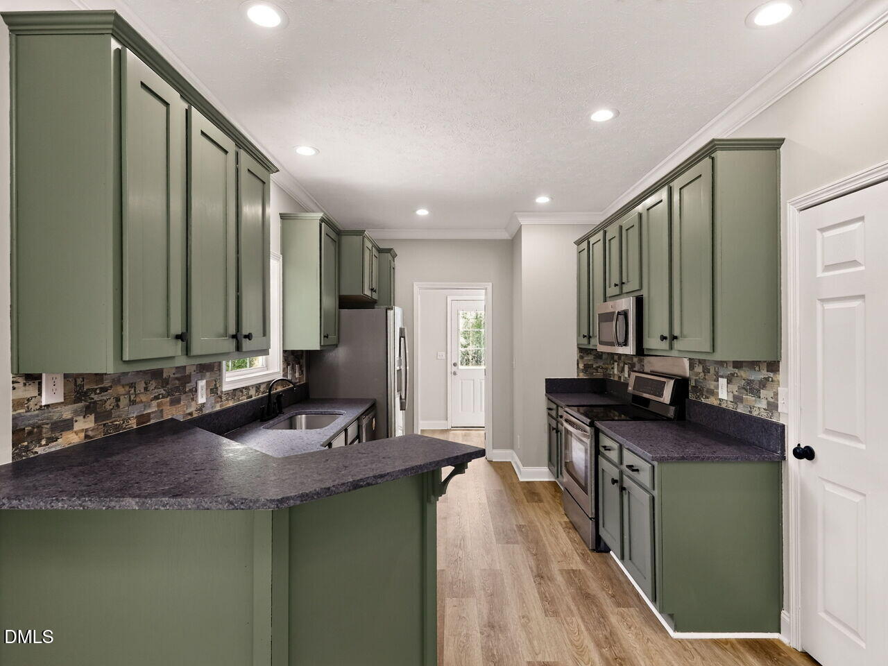1030 Stubby Oaks Road Aberdeen, NC 28315 - Photo 10 of 43 011-1280x960-kitchen