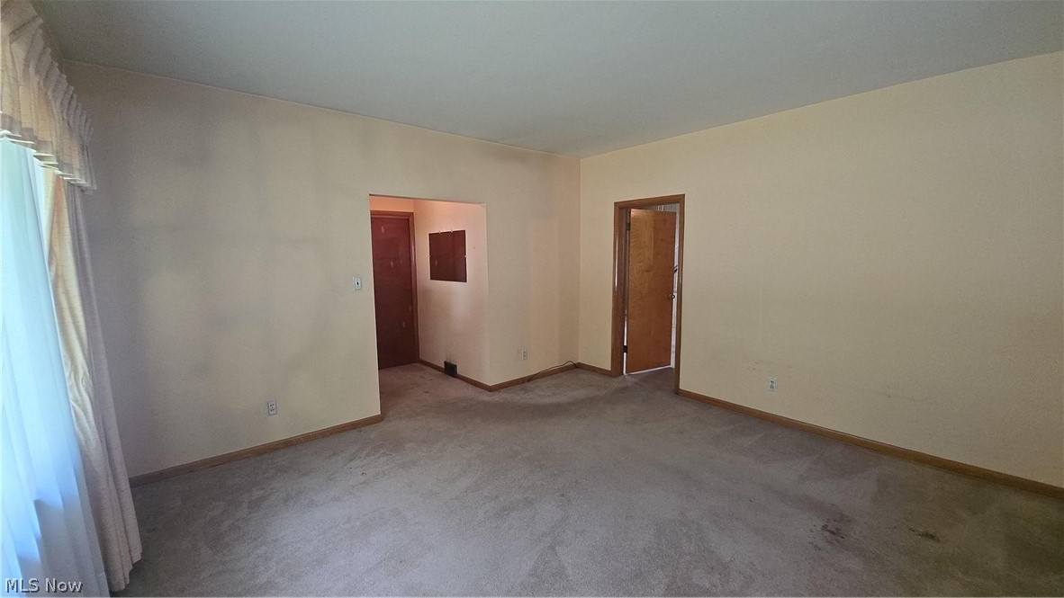 54878 National Road Bridgeport, OH 43912 - Photo 9 of 41