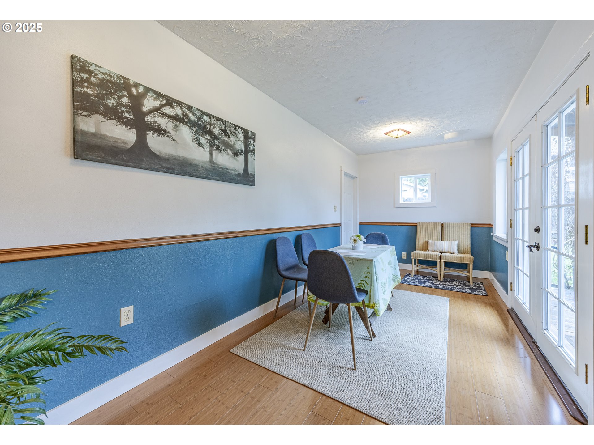 3797 Kincaid Street Eugene, OR 97405 - Photo 15 of 37 a living room with furniture