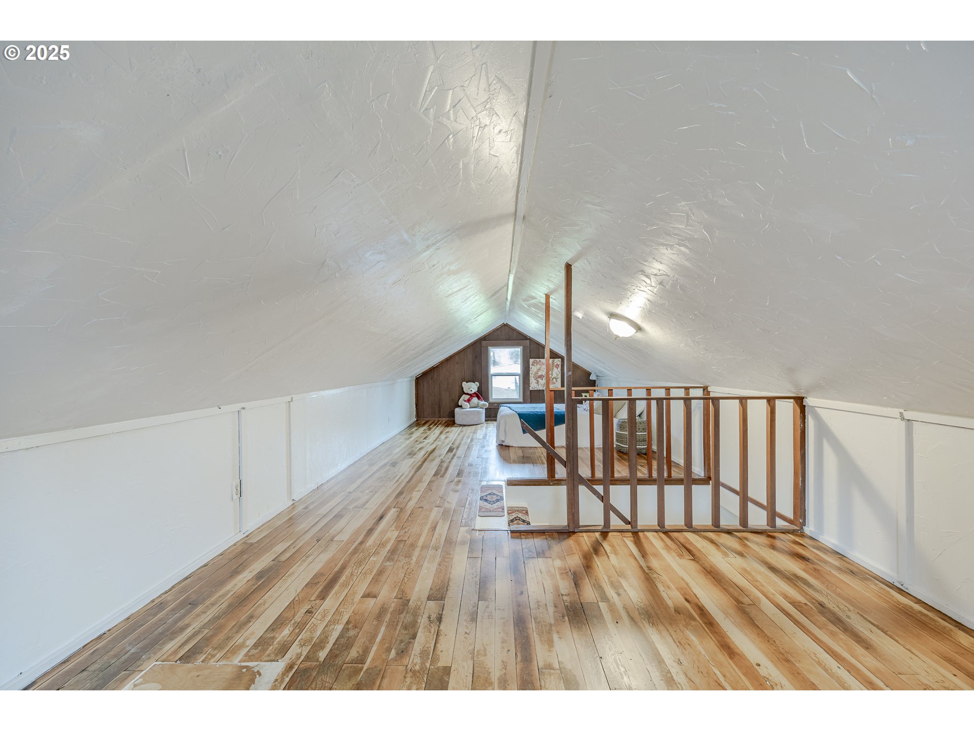 3797 Kincaid Street Eugene, OR 97405 - Photo 31 of 37 a view of entryway with wooden floor