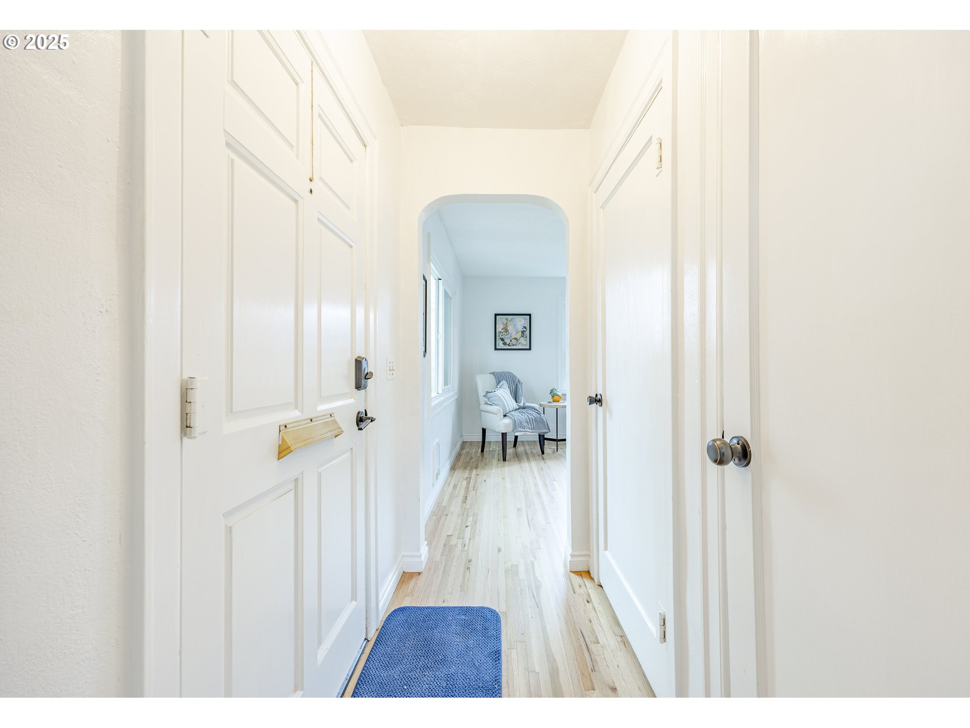3797 Kincaid Street Eugene, OR 97405 - Photo 5 of 37 a picture of a bathroom