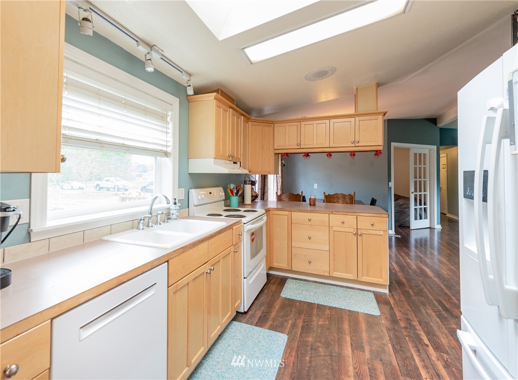 6565 Old Guide Road Bellingham, WA 98226 - Photo 15 of 27 a kitchen with stove cabinets and wooden floor
