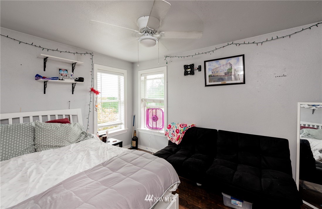 6565 Old Guide Road Bellingham, WA 98226 - Photo 19 of 27 a bedroom with a bed and dresser