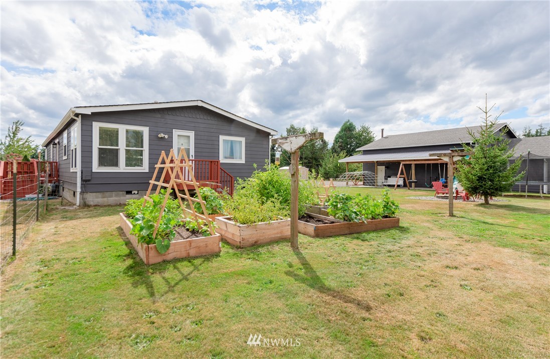 6565 Old Guide Road Bellingham, WA 98226 - Photo 3 of 27 a front view of house with yard and green space