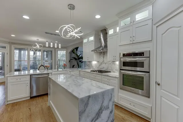 a view of an empty room with cabinet and a ceiling fan