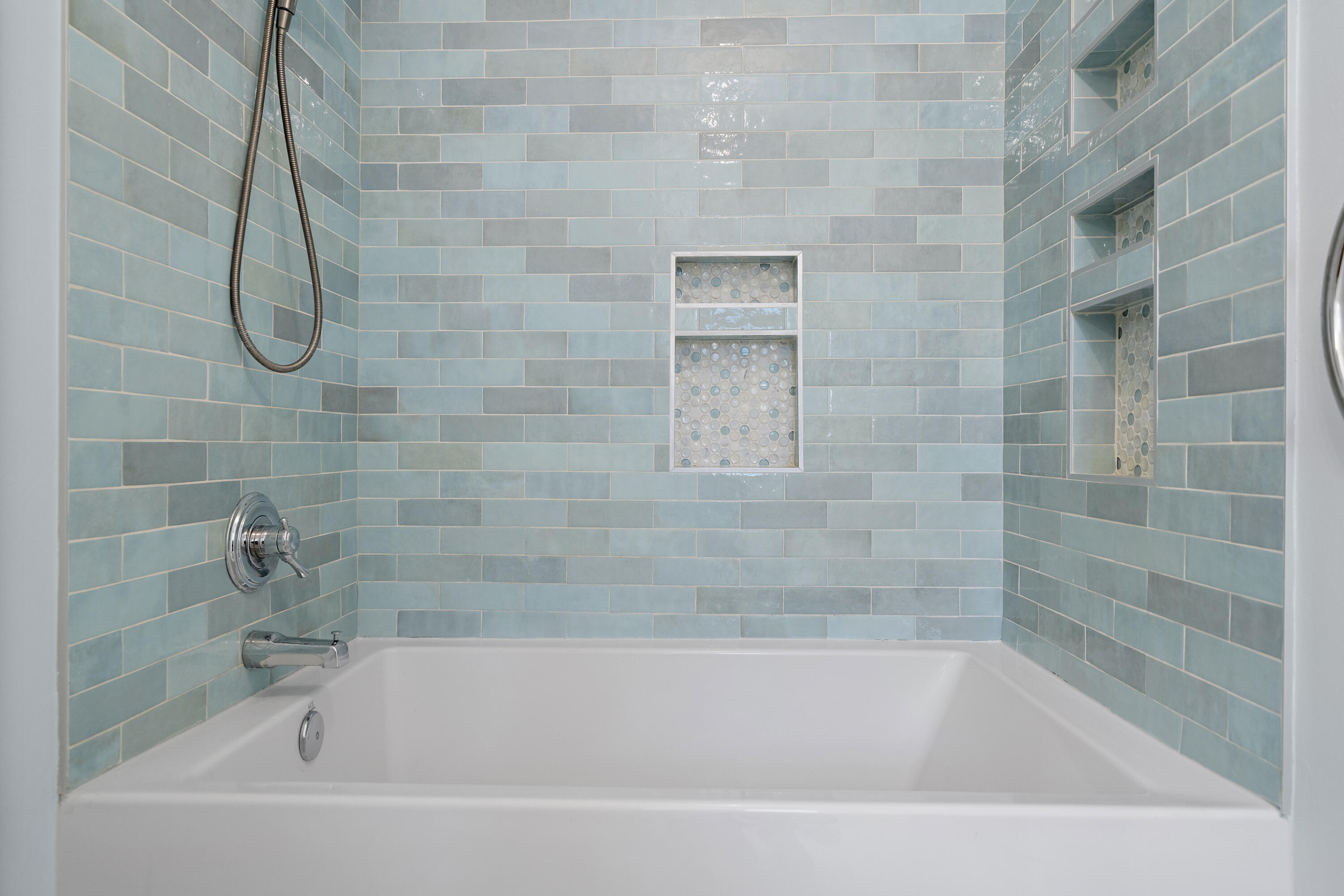 3879 Mesa Road Destin, FL 32541 - Photo 18 of 27 a bath tub sitting next to a shower