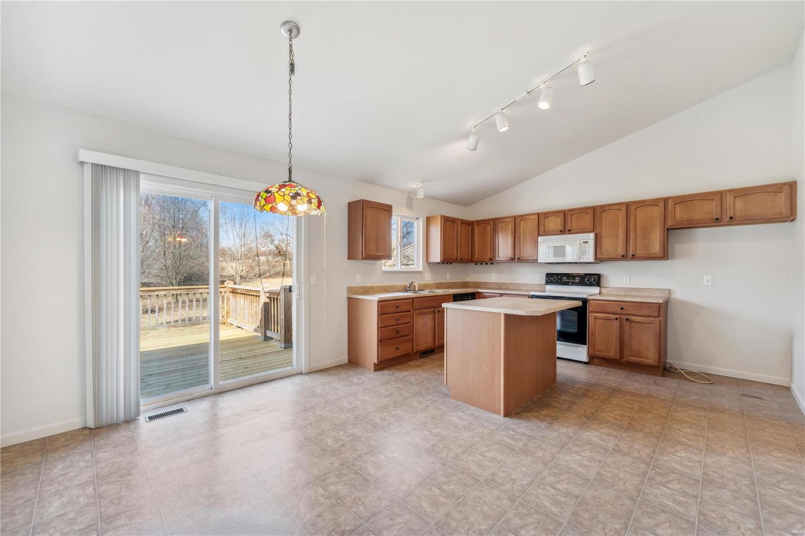 121 Westhampton Drive Troy, MO 63379 - Photo 9 of 27