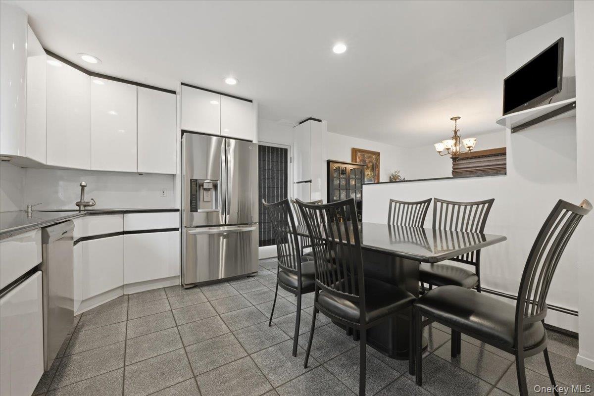 2461 Riviera Lane Bellmore, NY 11710 - Photo 6 of 44