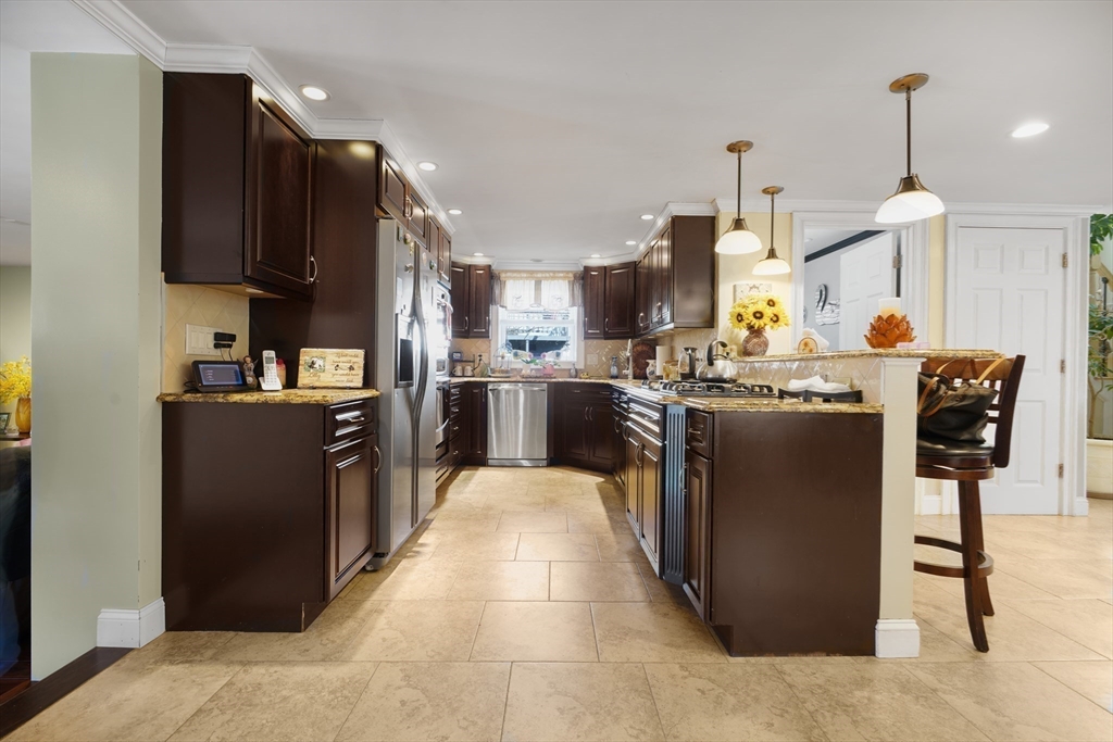 466 Dickinson Street Fall River, MA 02721 - Photo 13 of 42 Gallery Image 13