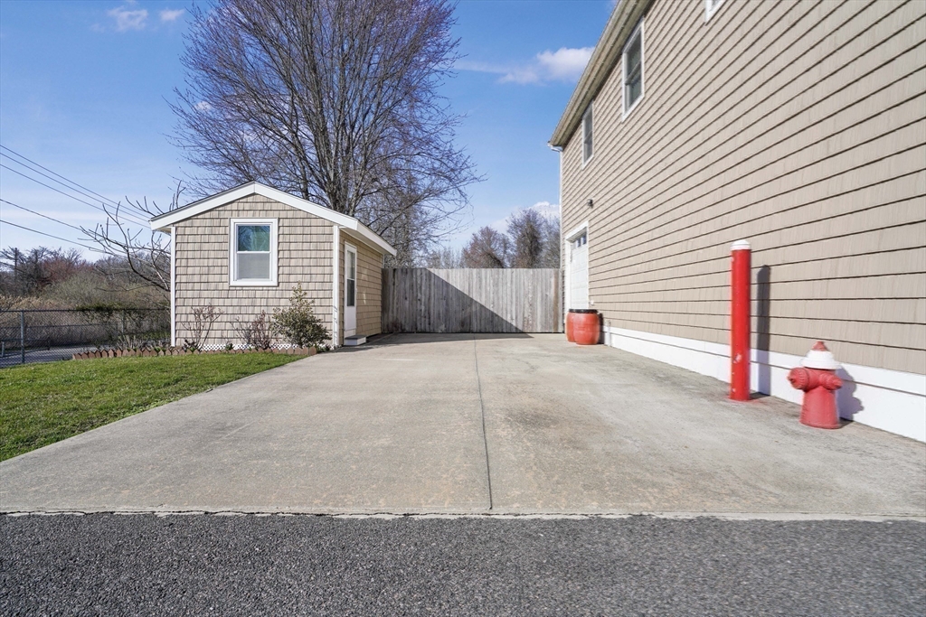 466 Dickinson Street Fall River, MA 02721 - Photo 35 of 42 Gallery Image 35