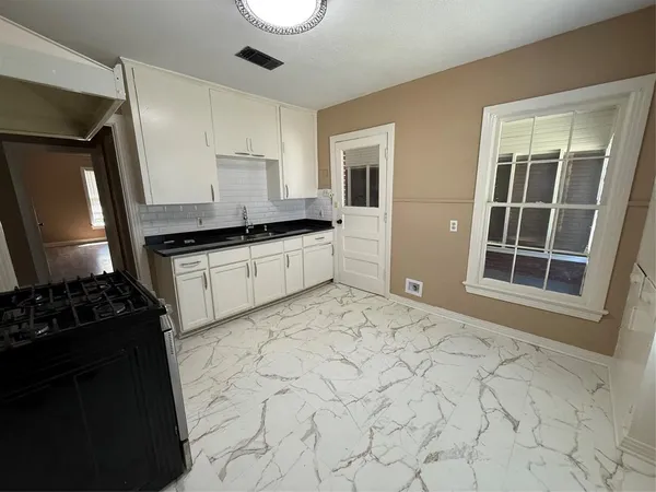 $1,645 | 2133 Edwin Street, Fort Worth, TX 76110