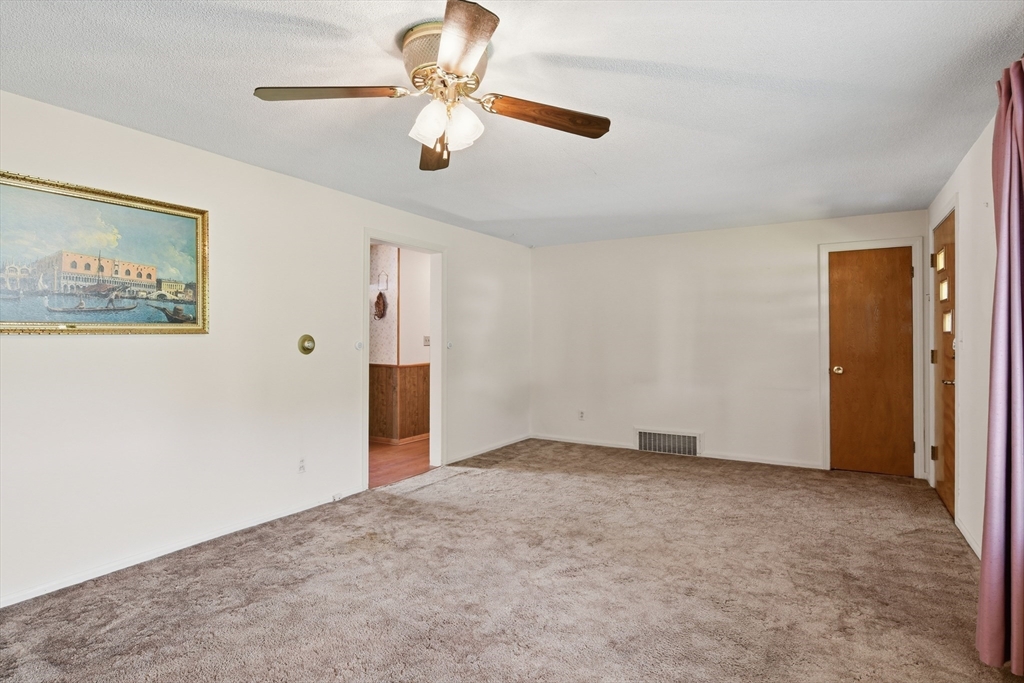 315 Porter Road East Longmeadow, MA 01028 - Photo 5 of 39