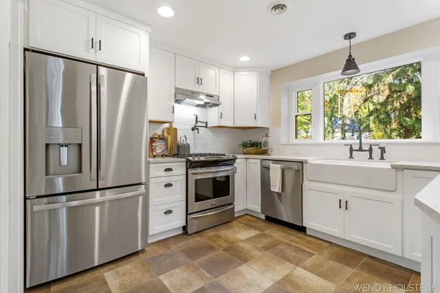 $899,900 | 713 North Shore Drive, Holland, MI 49424