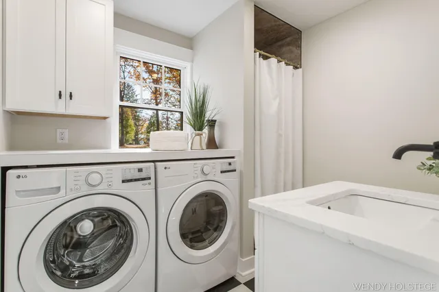 $899,900 | 713 North Shore Drive, Holland, MI 49424