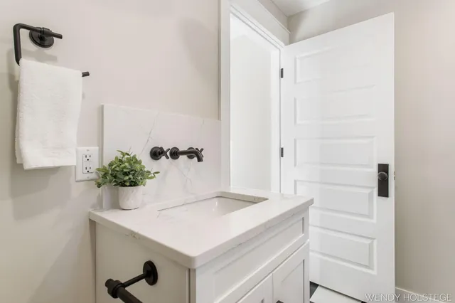 $899,900 | 713 North Shore Drive, Holland, MI 49424