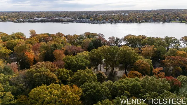 $899,900 | 713 North Shore Drive, Holland, MI 49424