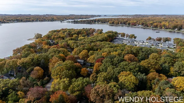 $899,900 | 713 North Shore Drive, Holland, MI 49424