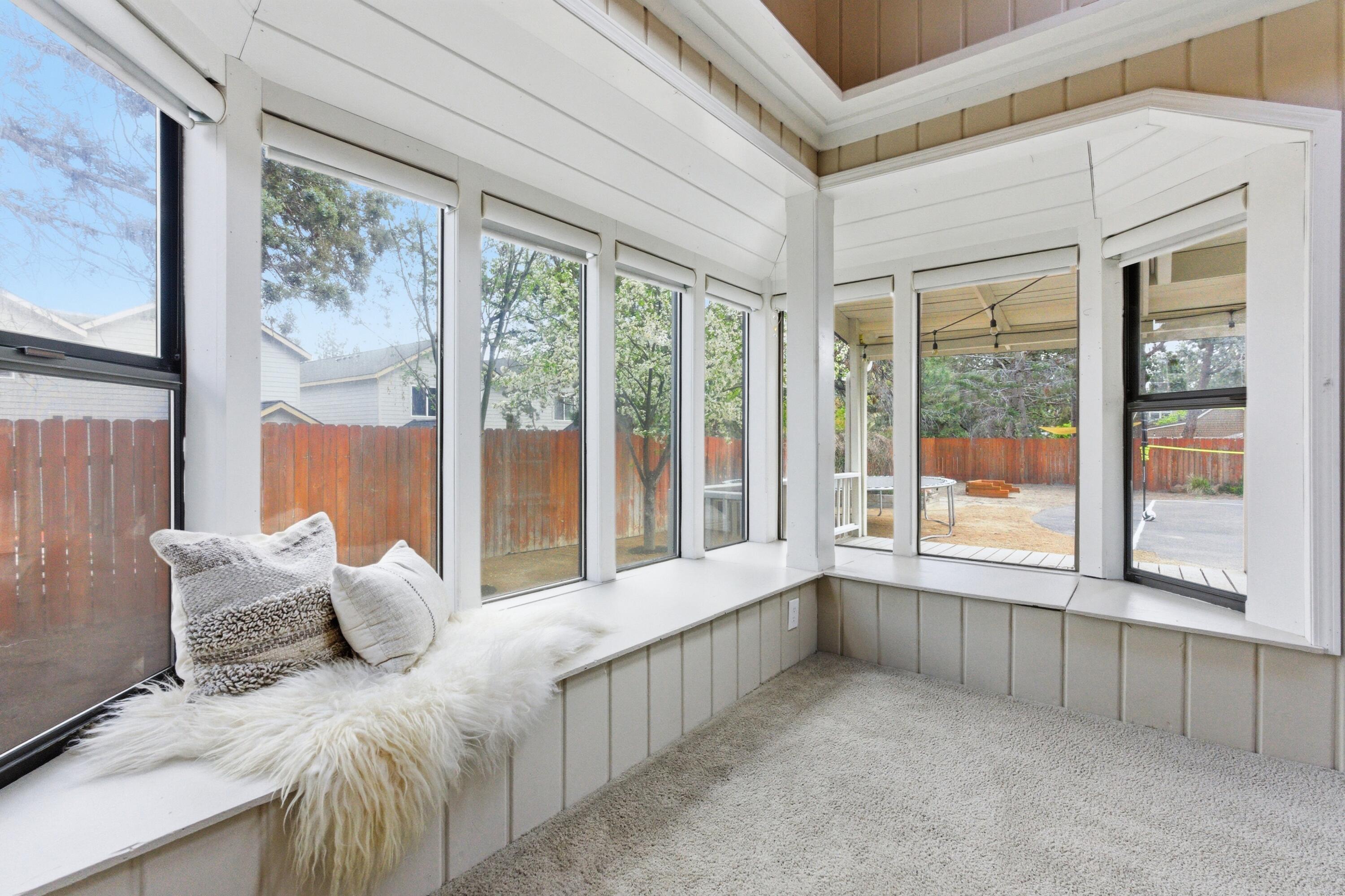 144 Southwest Cleveland Avenue Bend, OR 97702 - Photo 9 of 62 Gallery Image 9