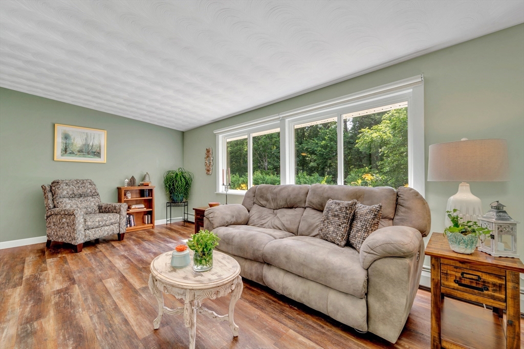 8 Raymond Road Chelmsford, MA 01824 - Photo 8 of 39
