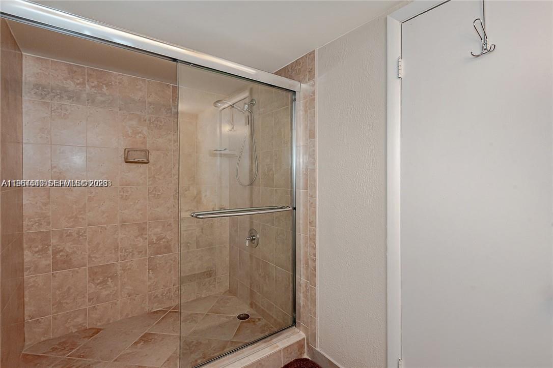 2304 Northeast 7th Street, Unit 27 Hallandale Beach, FL 33009 - Photo 5 of 8