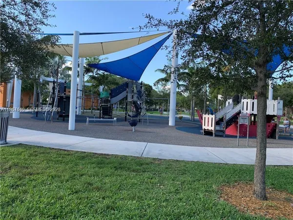 $3,300 | 2304 Northeast 7th Street, Unit 27, Hallandale Beach, FL 33009