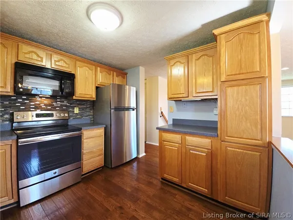 $269,900 | 711 Saratoga Drive, Jeffersonville, IN 47130