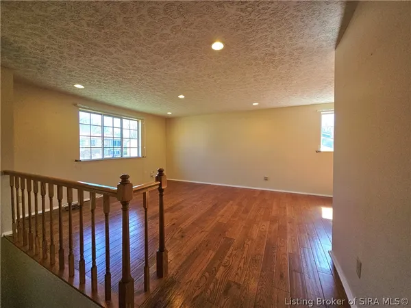 $269,900 | 711 Saratoga Drive, Jeffersonville, IN 47130