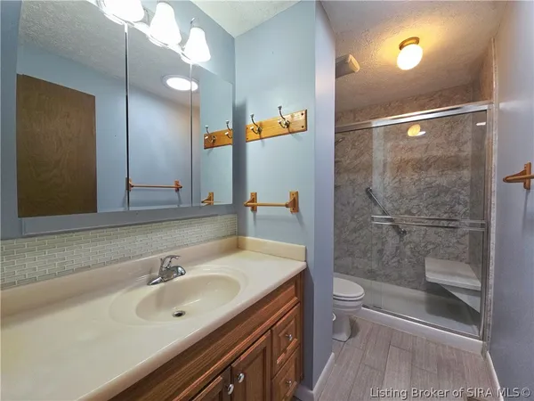 $269,900 | 711 Saratoga Drive, Jeffersonville, IN 47130