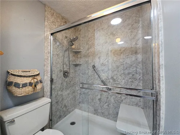 $269,900 | 711 Saratoga Drive, Jeffersonville, IN 47130