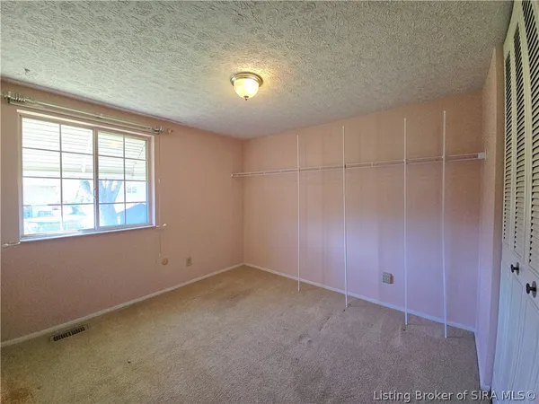 $269,900 | 711 Saratoga Drive, Jeffersonville, IN 47130