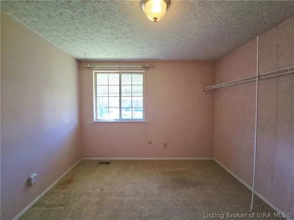 $269,900 | 711 Saratoga Drive, Jeffersonville, IN 47130