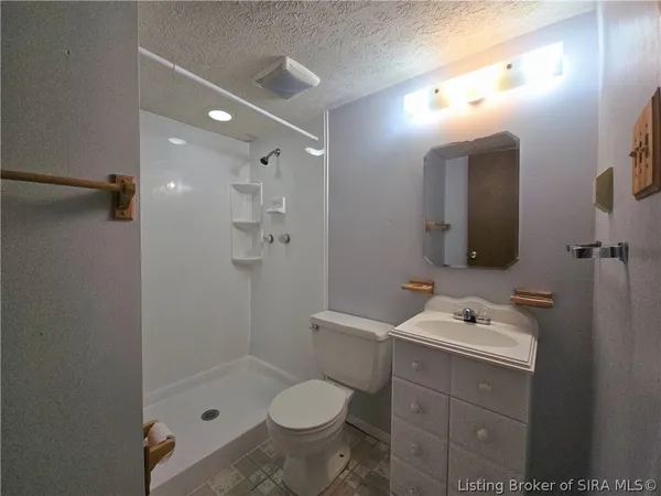 $269,900 | 711 Saratoga Drive, Jeffersonville, IN 47130