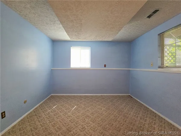 $269,900 | 711 Saratoga Drive, Jeffersonville, IN 47130