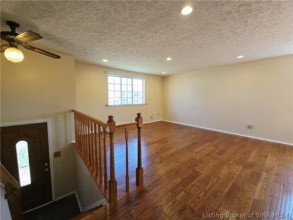 $269,900 | 711 Saratoga Drive, Jeffersonville, IN 47130