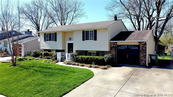 $269,900 | 711 Saratoga Drive, Jeffersonville, IN 47130