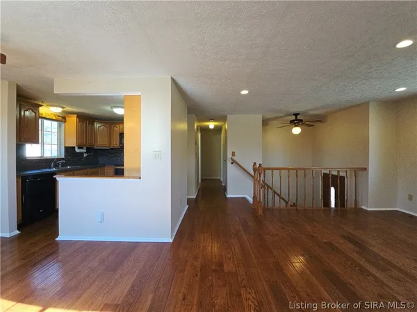 $269,900 | 711 Saratoga Drive, Jeffersonville, IN 47130