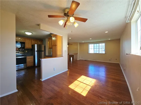 $269,900 | 711 Saratoga Drive, Jeffersonville, IN 47130