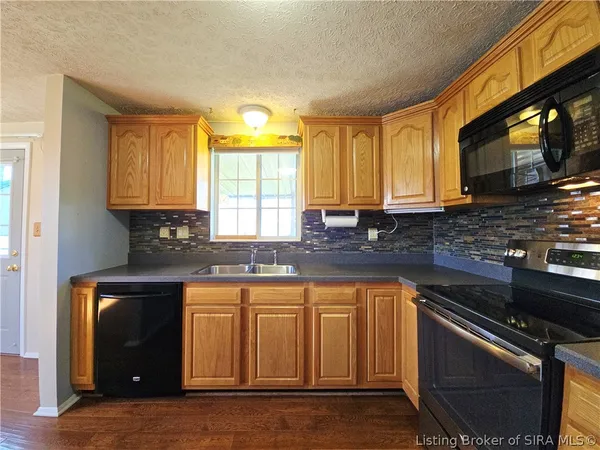 $269,900 | 711 Saratoga Drive, Jeffersonville, IN 47130