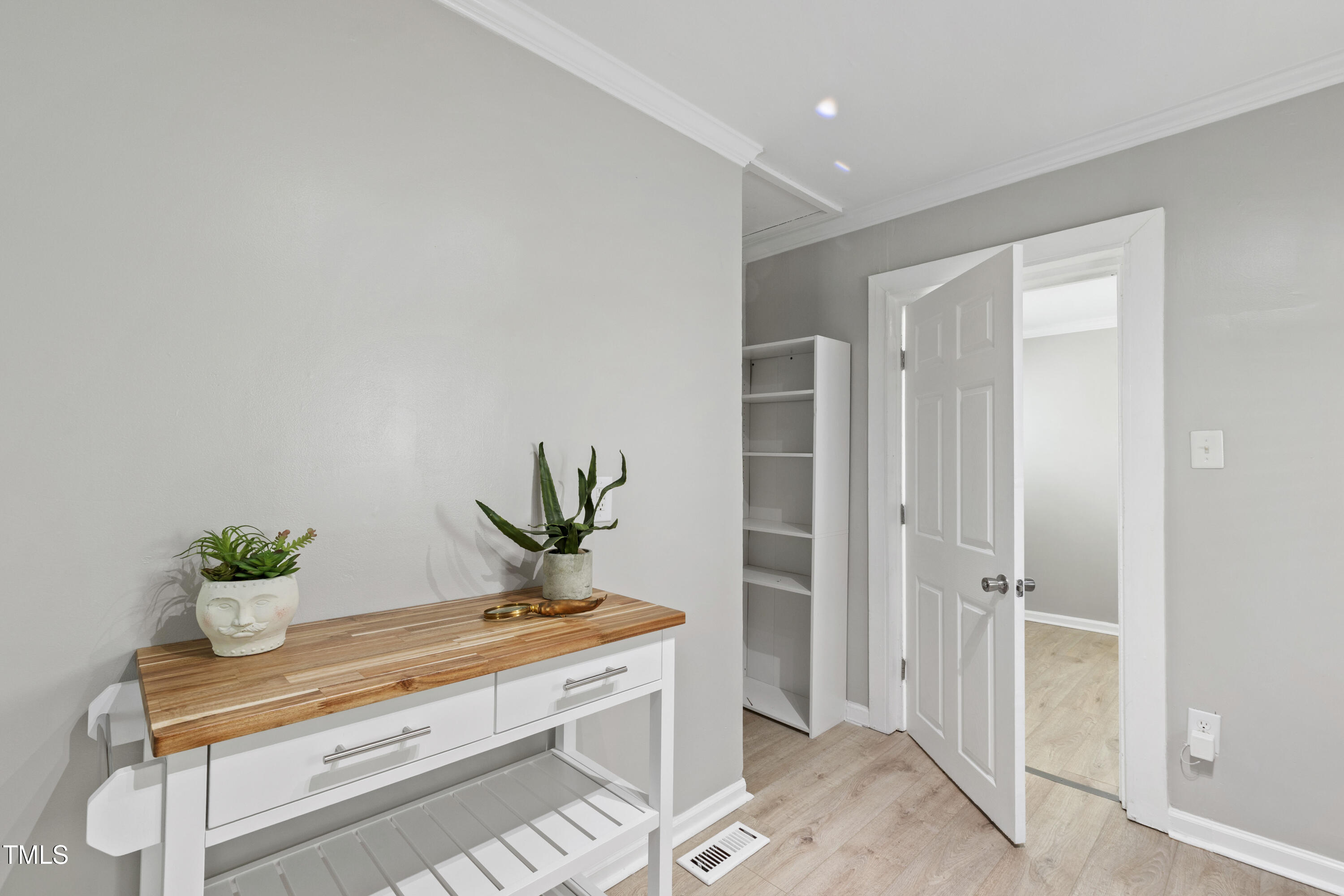 1220 Garner Road Raleigh, NC 27610 - Photo 7 of 26 a room with table and chair