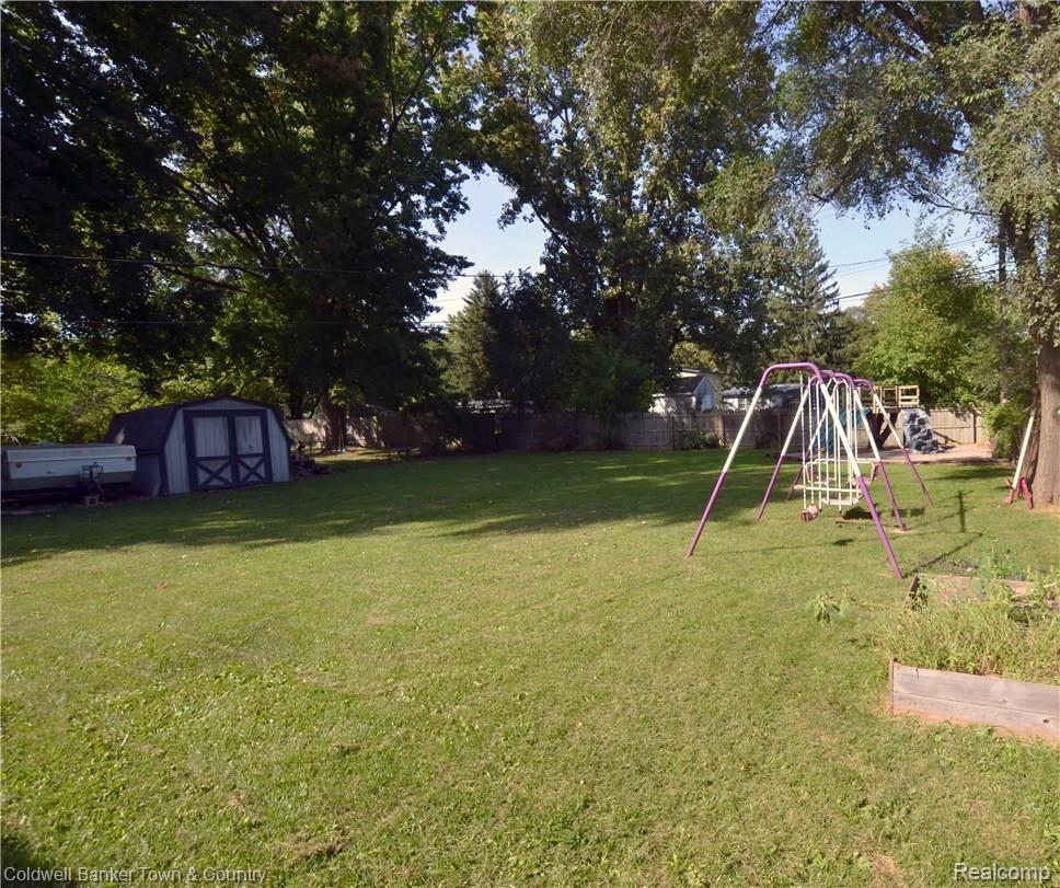 9389 Old Lee Road Brighton, MI 48116 - Photo 27 of 29 Exterior5.jpg