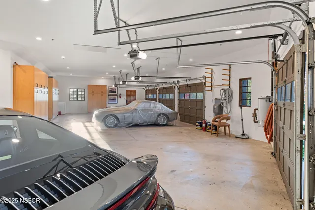 a view of a yard in front of house