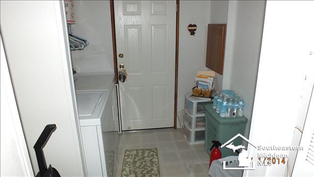 274 Fairfax Road Erie, MI 48133 - Photo 8 of 20 LAUNDRY ROOM