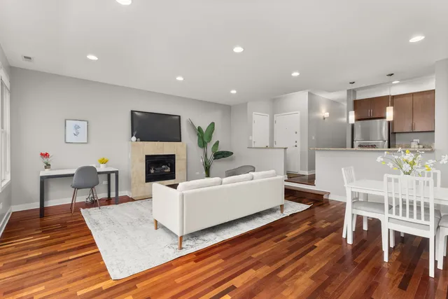 $450,000 | 1232 North Milwaukee Avenue, Unit 2, Chicago, IL 60622