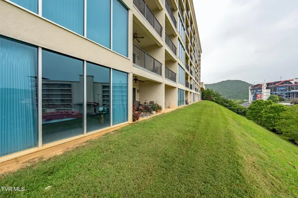 $209,000 | 210 Raceday Center Drive, Unit 1105, Bristol, TN 37620