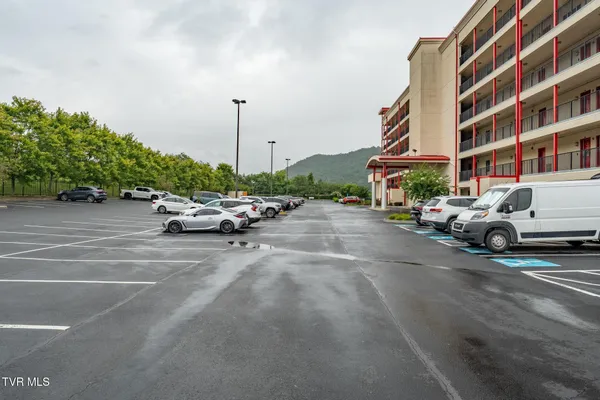 $209,000 | 210 Raceday Center Drive, Unit 1105, Bristol, TN 37620
