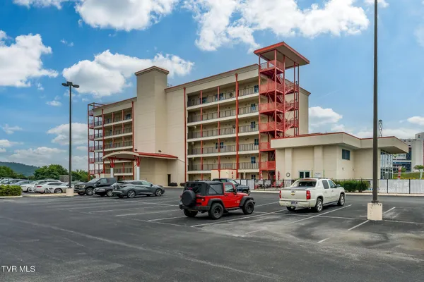 $209,000 | 210 Raceday Center Drive, Unit 1105, Bristol, TN 37620