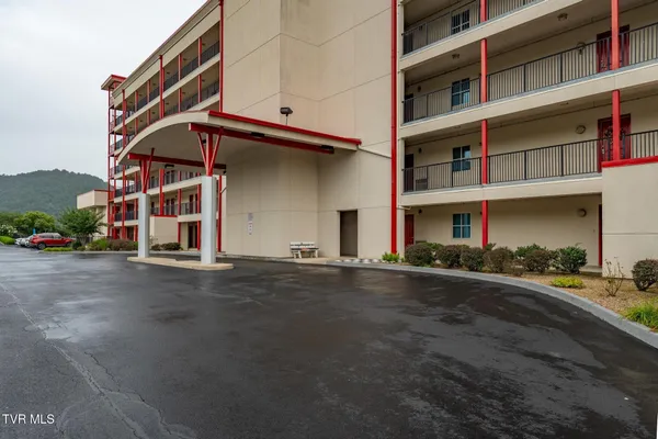 $209,000 | 210 Raceday Center Drive, Unit 1105, Bristol, TN 37620