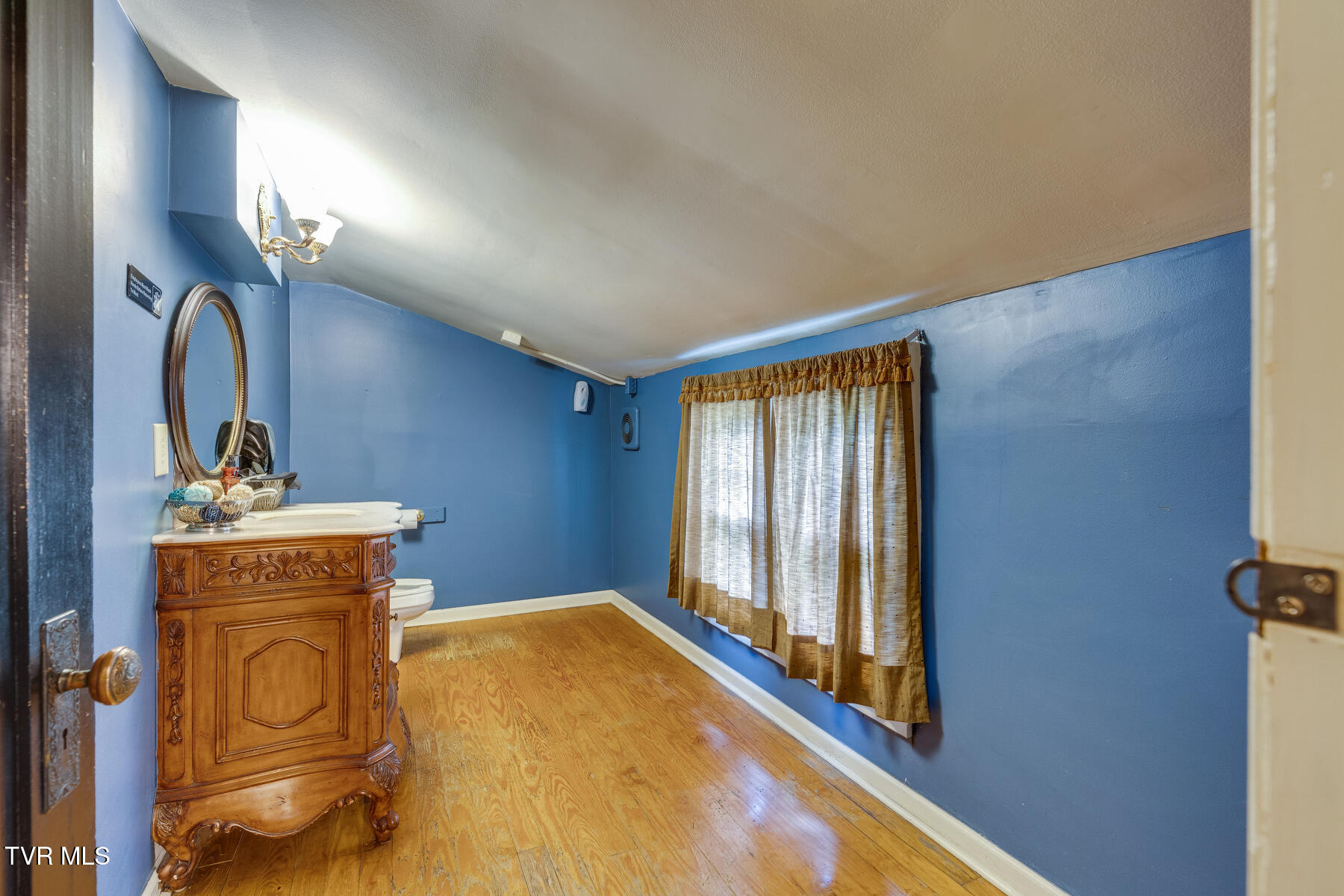 412 6th Street Bristol, TN 37620 - Photo 31 of 59 055